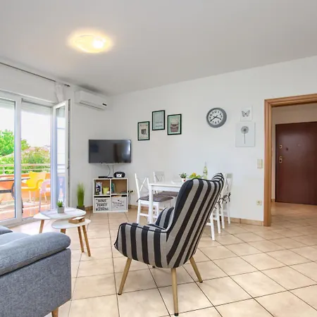 Apartman House *